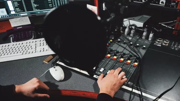 “Azadlıq” radiosu rus dilində yayımı dayandırdı