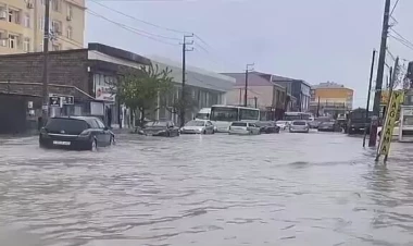 Güclü külək, intensiv yağış və şimşək - Bir günlük tufan Bakıya nələr yaşatdı? - VİDEOlar