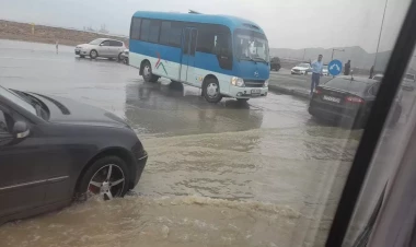 Biləcəridə yolu su basıb - VİDEO