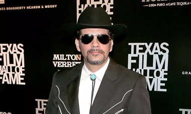 Məşhur aktyor 54 yaşında öldü