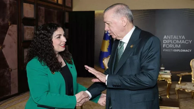 “Türkcəni gah öyrənirsən, gah unudursan...” - Ərdoğan Kosovo prezidentinə - VİDEO