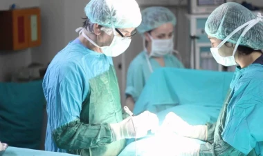 Bakıda estetik prosedurdan sonra qadının burnu çürüdü