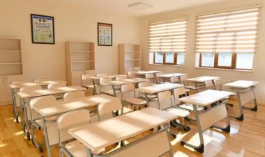 Bakıda şagird özünü məktəbin binasından atdı