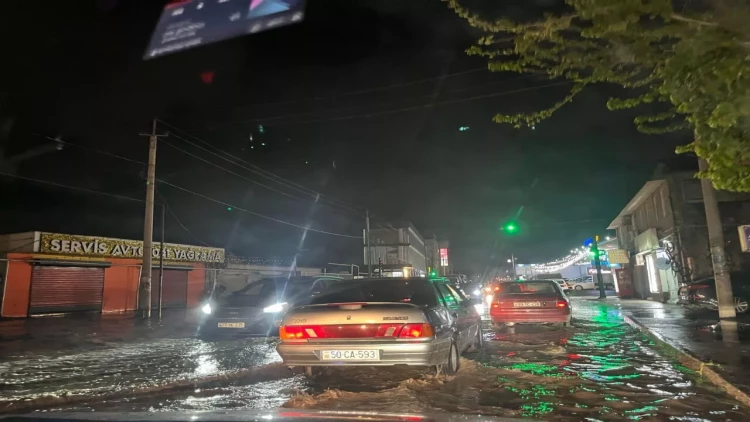 Masazırda yolları su basdı, tıxac yarandı - VİDEO - FOTOlar