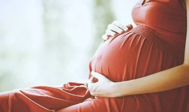 4 gün komada qaldı, sağlam körpə dünyaya gətirdi