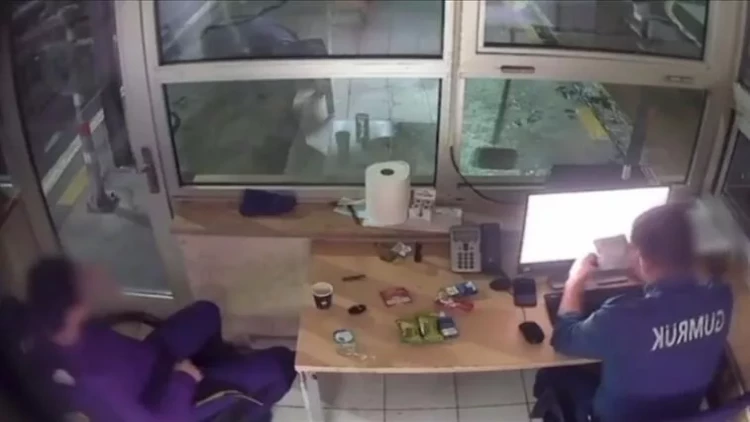 Türkiyədə gömrükdə əməliyyat - Vəzifəli şəxslər rüşvət alarkən tutuldu - VİDEO