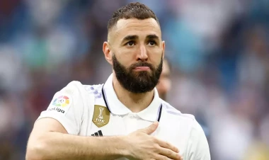 17 yaşlı qıza sevgi mesajı yazan Benzema 