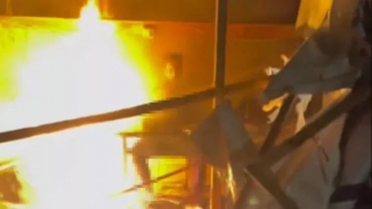 Jurnalist diri-diri yandırıldı: Qəzzadakı görüntülər dünyanı dəhşətə gətirdi