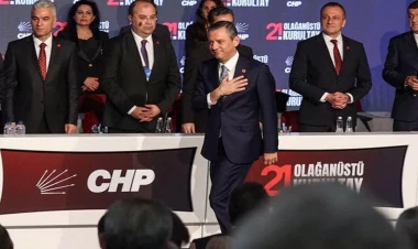 Özgür Özəl yenidən CHP sədri seçilib