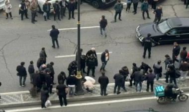 Bakıda yolu keçən şəxsi motosiklet vurdu - VİDEO