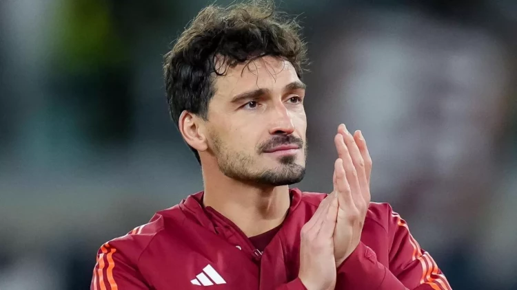 Ulduz futbolçu karyerasını bitirir