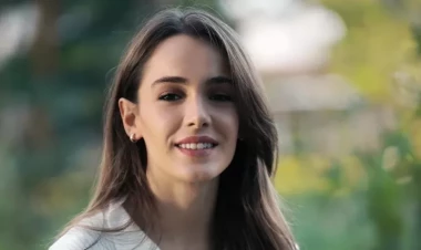 2 cəhdə 30 milyon qazandı - Aktrisa bunu necə bacardı?