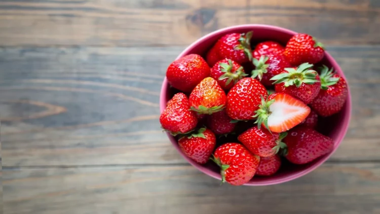 Yazın ilk meyvəsi çiyələyin FAYDALARI