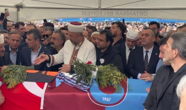 Volkan Konak qoz ağacının altında dəfn edilib