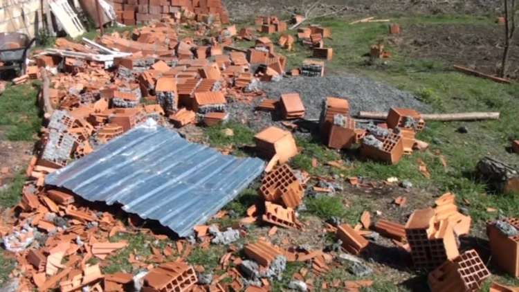 Qaxda 6 nəfərlik ailə evsiz qaldı - FOTO