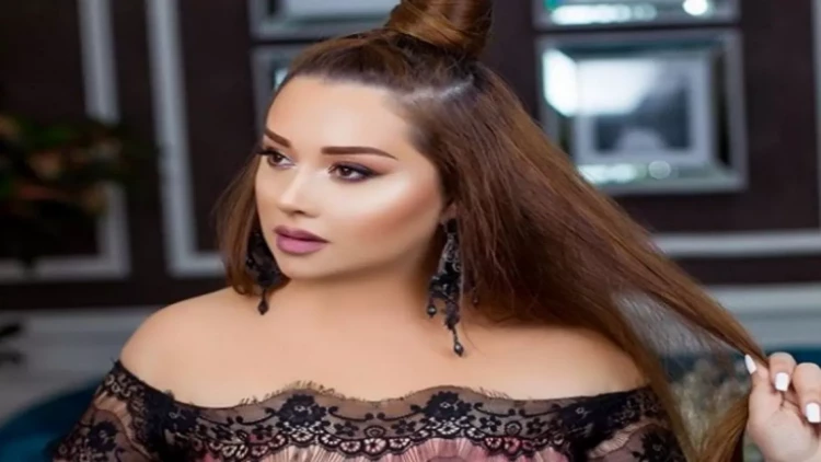 Azərbaycanlı müğənninin dekolteli libası tənqid edildi - FOTO