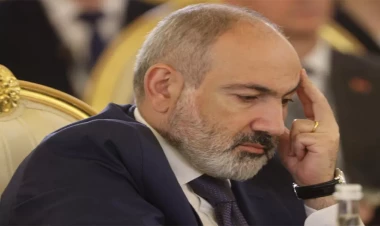 Moskva Nikolun göz yaşlarına inanmır