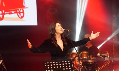 Öykü Gürman Volkan Konakın ölümündən sonra konsertində duyğusal anlar yaşadı - VİDEO