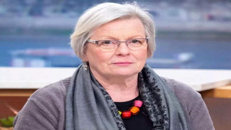 Qoxlayaraq xəstəliyi tapır - Başqa ölkələrdən minlərlə geyinilmiş köynək göndərirlər - FOTO