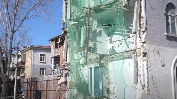 Daha bir tikinti şirkəti sakinlər evdə olarkən mənzilləri SÖKÜR? - VİDEO