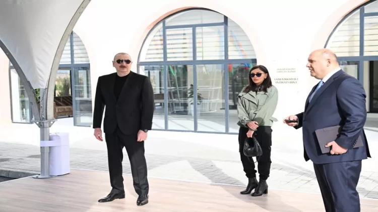 lham Əliyevin sosial şəbəkə hesablarında dövlət başçısının Mehriban Əliyeva ilə Sarıcalı kəndinə səfərindən görüntülər paylaşılıb - VİDEO