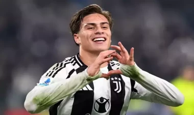 Tanınmış futbolçu eşqə düşüb - Burcu ilə sevgilidir? - FOTOlar