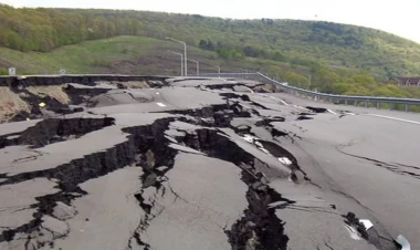 Tbilisidə torpaq çöküb, ölən var