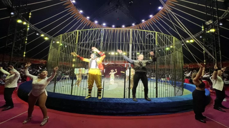 Circus Sea Breeze səhnəsində Avropanın ən titullu sirk ailəsi – Togni sirk sülaləsi çıxış edir - FOTO