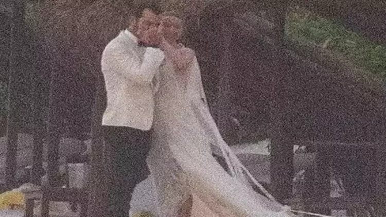 Özündən 23 yaş kiçik sevgilisi ilə gizllicə evləndi - Görüntüləri yayıldı - FOTO