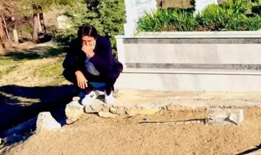 Mahsun Kırmızıgül onun məzarı başında hönkür - hönkür ağladı  - VİDEO