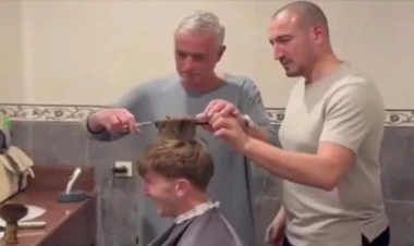 Mourinyo futbolçusunun saçını qırxdı - VİDEO