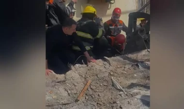 Bərdədə yaşayış binasında uçqun - Dağıntılar altında qalan şəxs xilas edilib - YENİLƏNİB