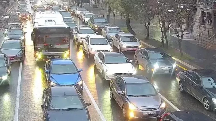 Bakıda tıxacları necə aradan qaldırmaq olar?