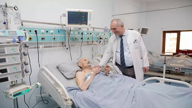 Bakıda 110 yaşlı kişi əməliyyat olundu - FOTO