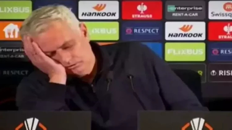 Mourinyo mətbuat konfransında xoruldaya -xoruldaya 