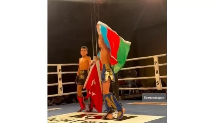 Türk bayrağının yerə dəydiyini görən azərbaycanlı məşqçinin bu addımı gündəm oldu - VİDEO