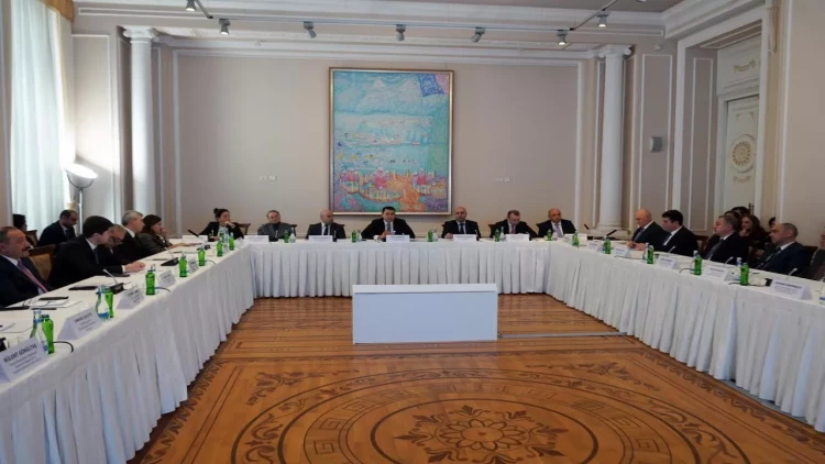 Mədəni mülkiyyətin qanunsuz dövriyyəsinə həsr olunmuş dəyirmi masa keçirilib - FOTO