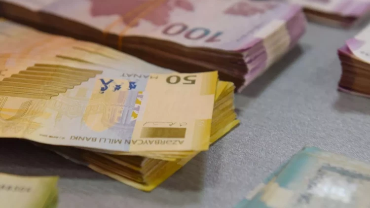 Maşından 124 min manatı belə OĞURLADI - ANBAAN VİDEO