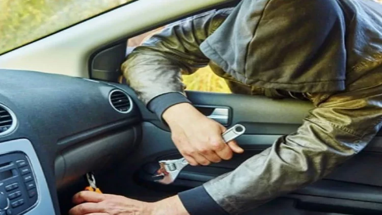 Bakıda iş adamının avtomobilindən külli miqdarda pul oğurlandı - FOTO