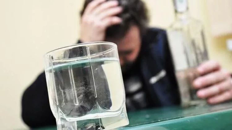 Spirtdən ölümlərin ilginc səbəbi - ucuz araq qıtlığı