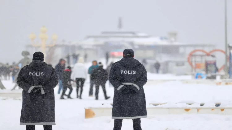 Polis əməkdaşları iş başında - FOTO