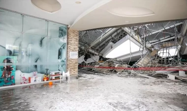 Ticarət mərkəzinin damı uçdu: 8 ölü, 80 yaralı var