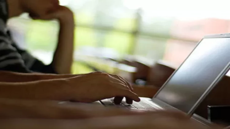 Azərbaycanda məktəblər distant təhsilə keçə bilər