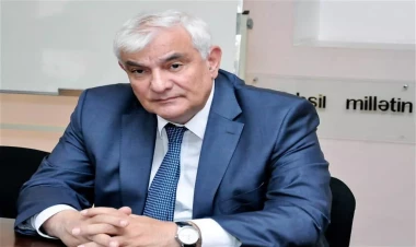 Rektor tələbələri ilə 