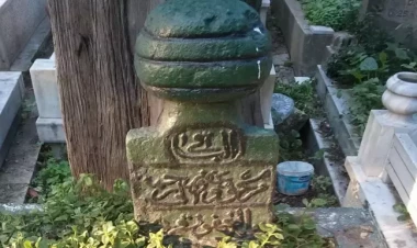 Qəbir daşındakı yazı hər kəsi təəccübləndirdi - Görün nə yazılıb - FOTO