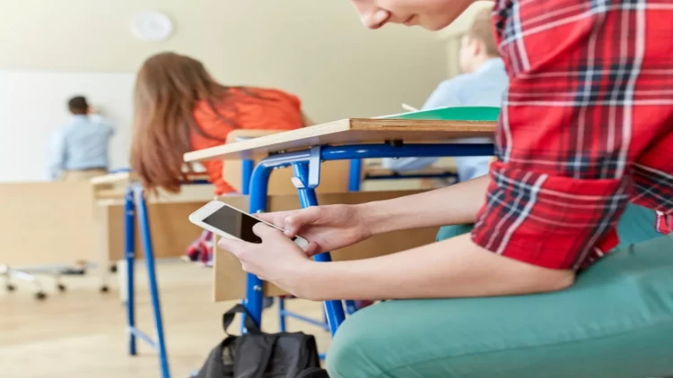 Gəncədə şagirdi döyən müəllim işdən çıxarıldı