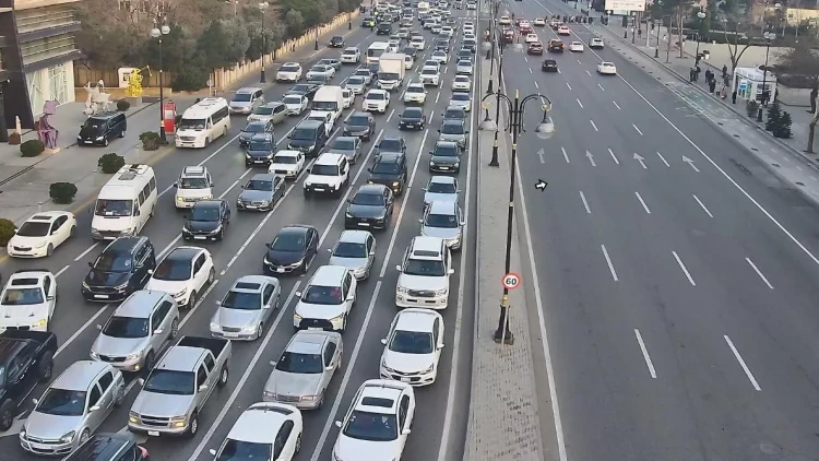 Sürücülərin NƏZƏRİNƏ: Paytaxtın bir sıra yollarında tıxac var