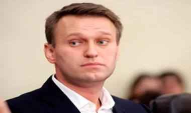 Navalnının məzarında izdiham - FOTO