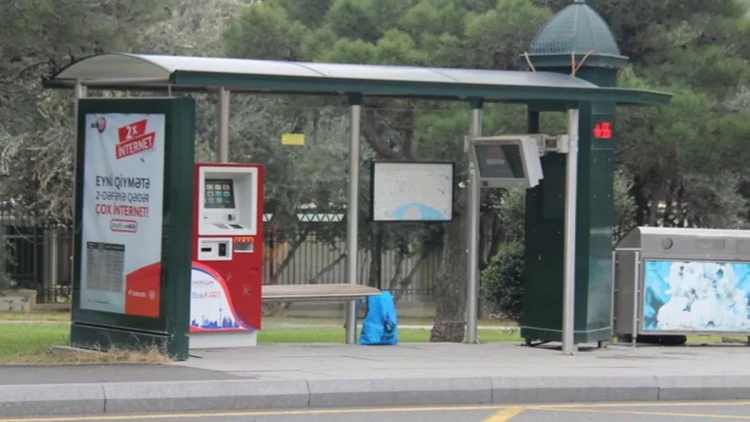 Bakıda qadın avtobus dayanacağında öldü