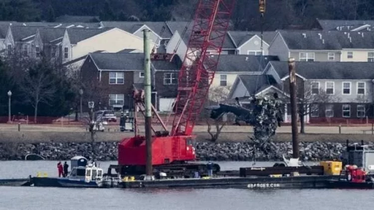 Qəzaya uğrayan təyyarənin qalıqları çaydan çıxarıldı - FOTO